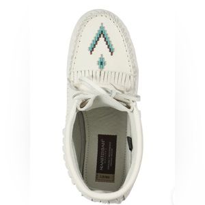 New Manitobah Harvester Grain Leather Moccasins. White size 7, new with tags!